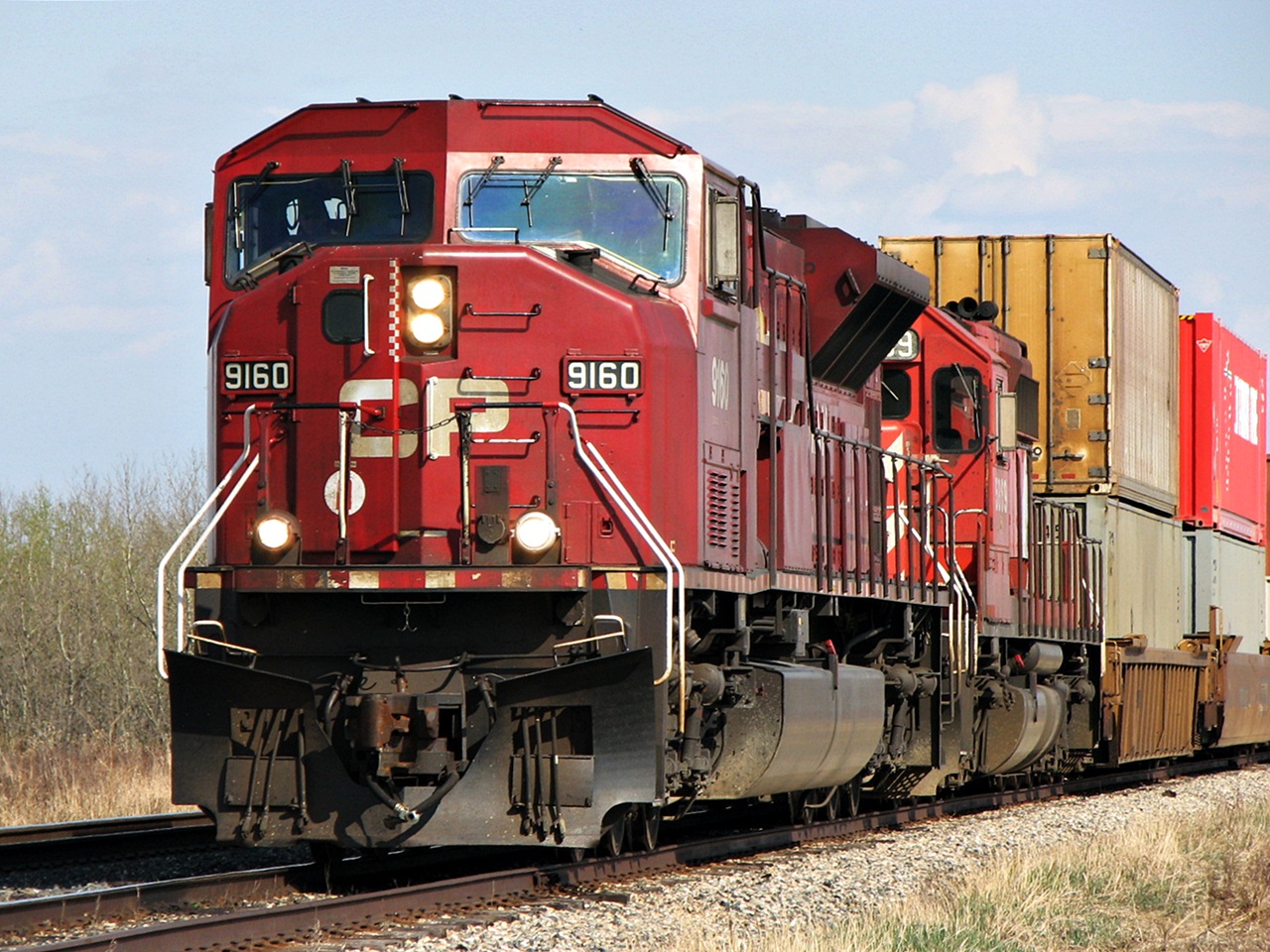 The youngest of the 9100's 9160 leads 211 at Rotave siding with 5869 behind him. CP 9160 along with the other SD90's have been as we all know put up for sale. Where they will go is anybody's guess. This big brutes just never seemed to work for CP, but they were a treat to watch go by on a regular basis between Moose Jaw and Winnipeg.