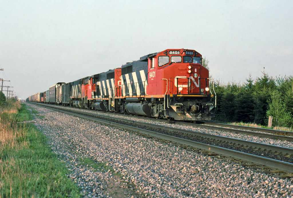CN 307 coasts down slowly on the siding to let the 2 evening VIAs to pass by.