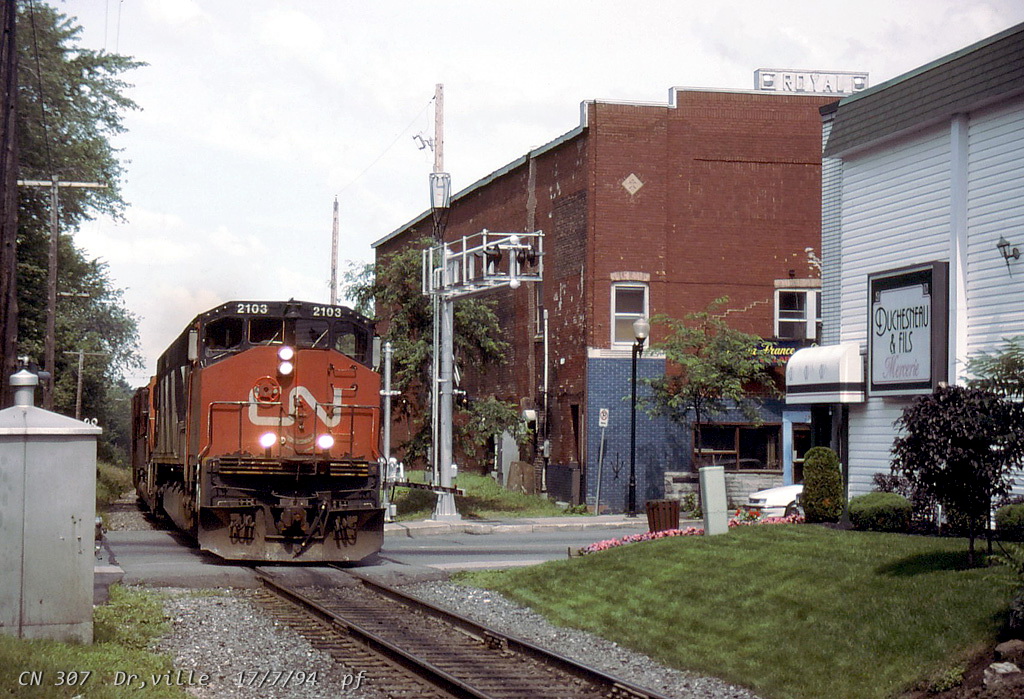 CN 307 hits Heriot st crossing.