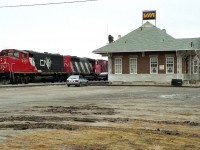 CN 418 stops in front of the station.