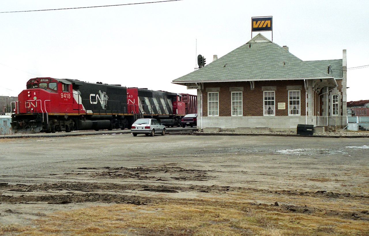 CN 418 stops in front of the station.