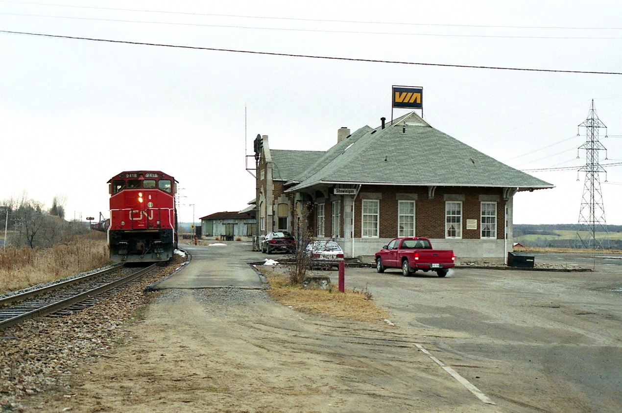 CN 418 stops in front of the station.
