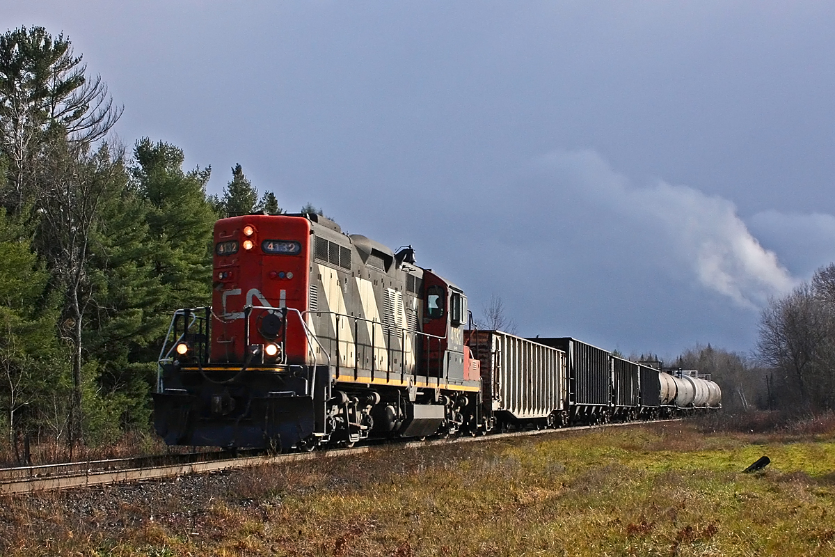 CN 595 briefly escapes the clouds and squalls as it approaches the Old Muskoka Road crossing in Allensville.