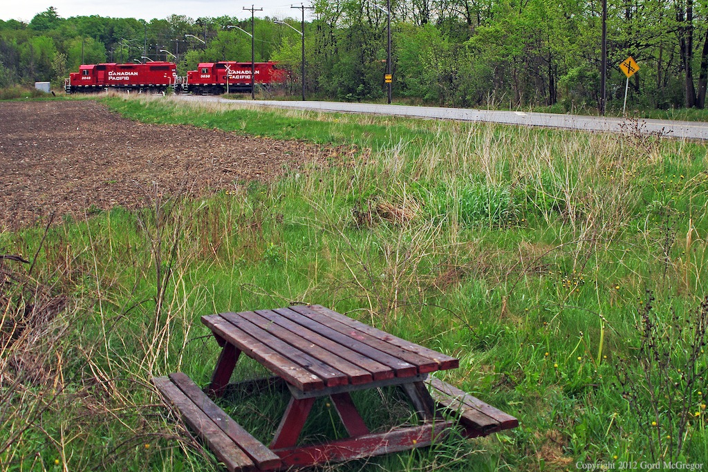 T08 rolls past Scarborough rural fringe.