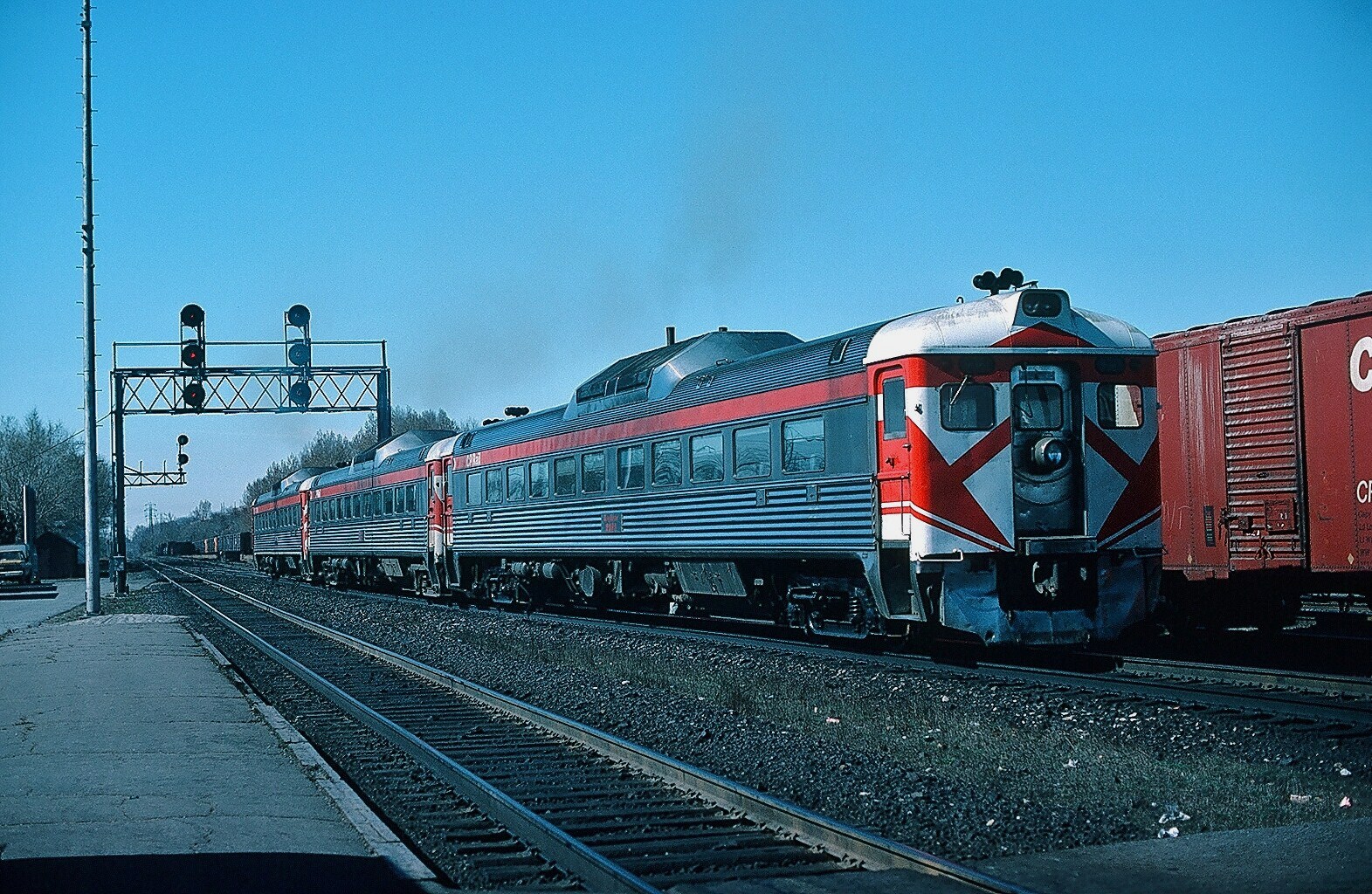 Railpictures.ca - sdfourty Photo: On an April 1977 Saturday