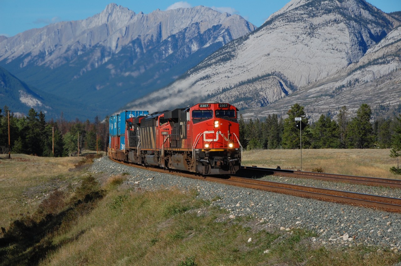 CN 101 led by a CN ES44DC #2307 approach CN English for its next stop at Jasper for change crew.