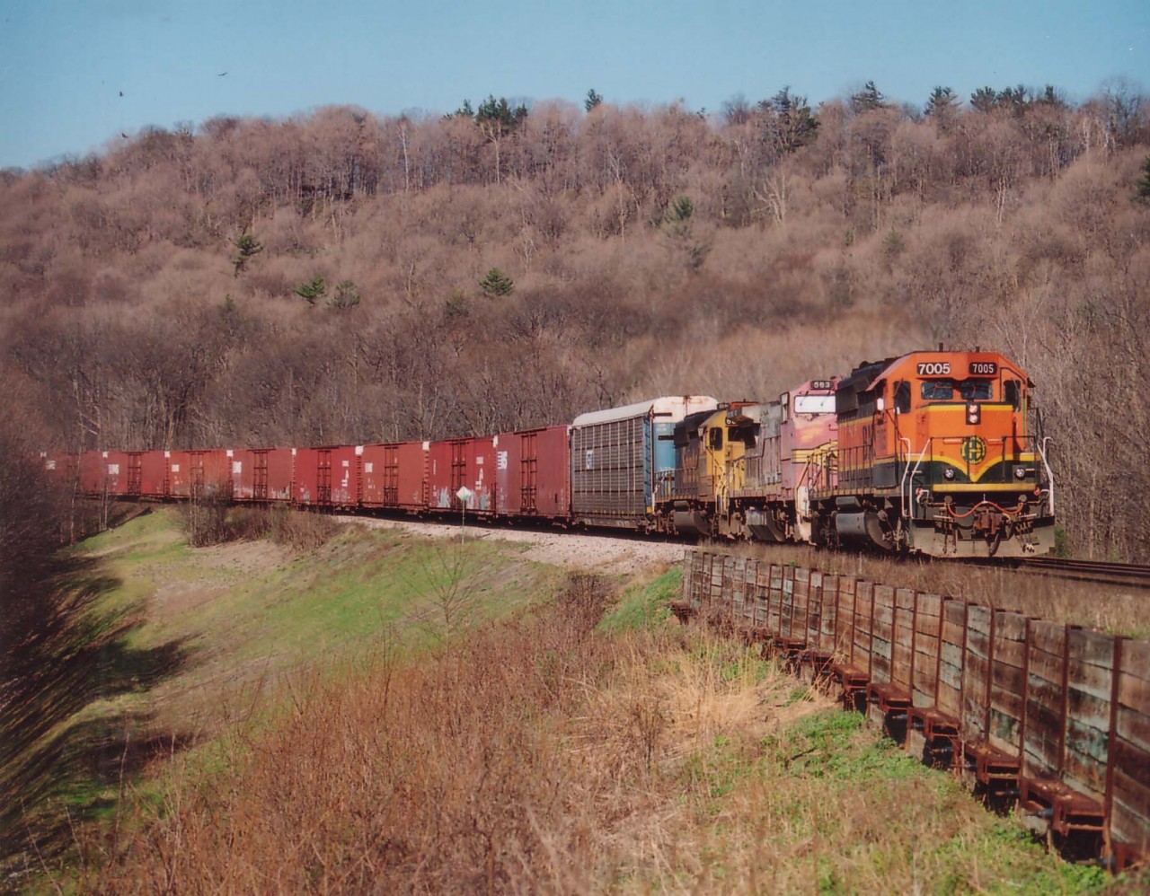 From the days of "CN Colour" comes an all BNSF family leading CN#394 on approach to Mile 2 Dundas Sub. Power is BNSF 7005, 563 and 6871.