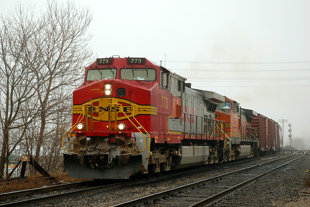 CN 393 passing Simpson with BNSF 773 - BNSF 5092