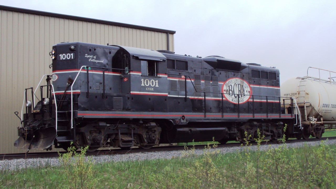 Cando's Barrie Collingwood Railway CCGX #1001 'Spirit of Collingwood' moves a cut of cars down the line near the railways maintenance shop outside of Utopia.  It's nice to see a Geep with its high short hood still in place.  David Wylie photo submitted with permission.