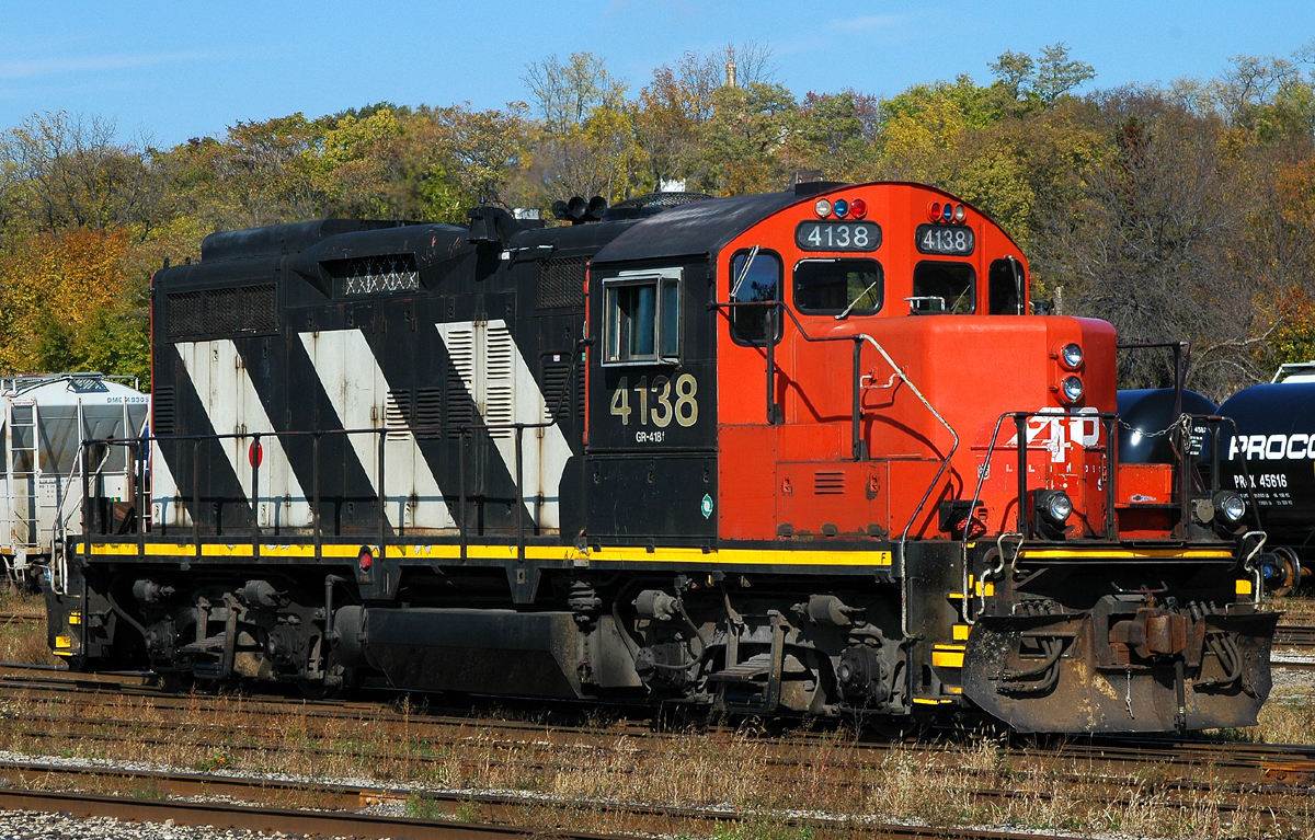 CN 4138 (disguised as AR 4138) takes a break from swiching cars