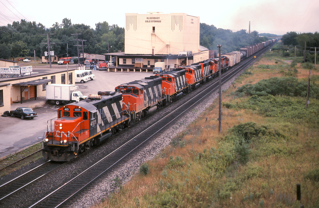 CN 410 works upgrade through Aldershot with a neat lash up.