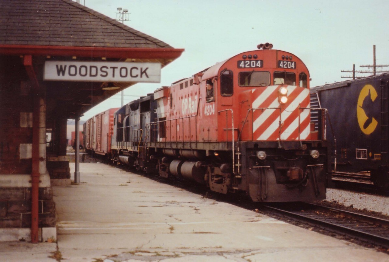 Eastbound CP 4204, C&O 3570 stopped breifly at the old Woodstock Station