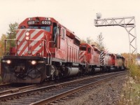 
Southbound VIA has just passed, so CP 6019, 5552, 5698 and B&O 3705 pull a northbound freight out of the siding, approaching Isabella St., Parry Sound.
The 5698 is in "Expo 86" paint and the B&O is on lease.