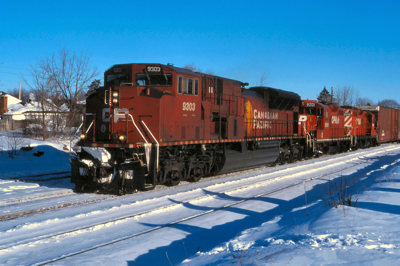 CP 525, the Hamilton Turn pulls down the old Grand River Railway main to lift some autos before heading west to London.  The power today is CP 9303, CP 8201 and CP 8219.
