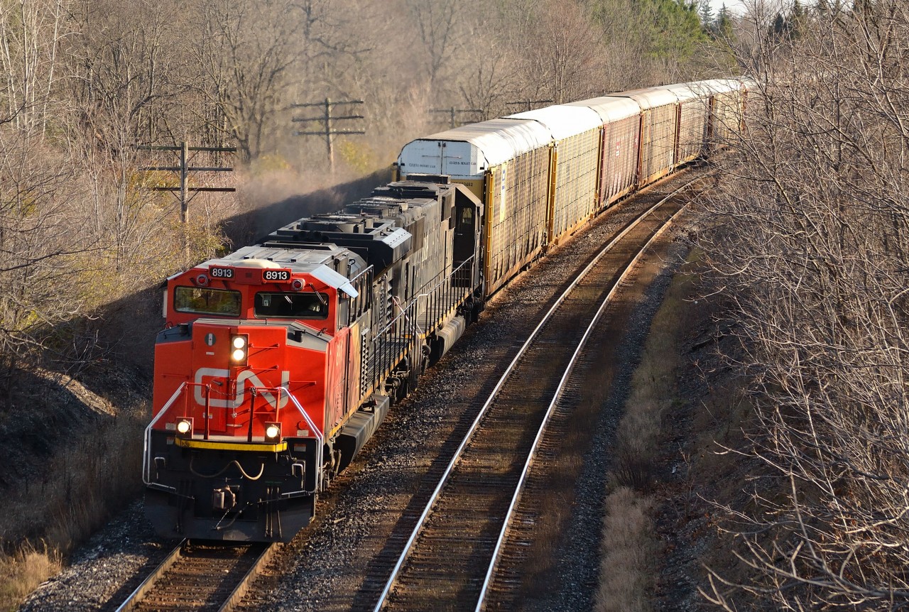 CN 393 rounds the bend as it approaches the Denfield Road bridge after just departing London.