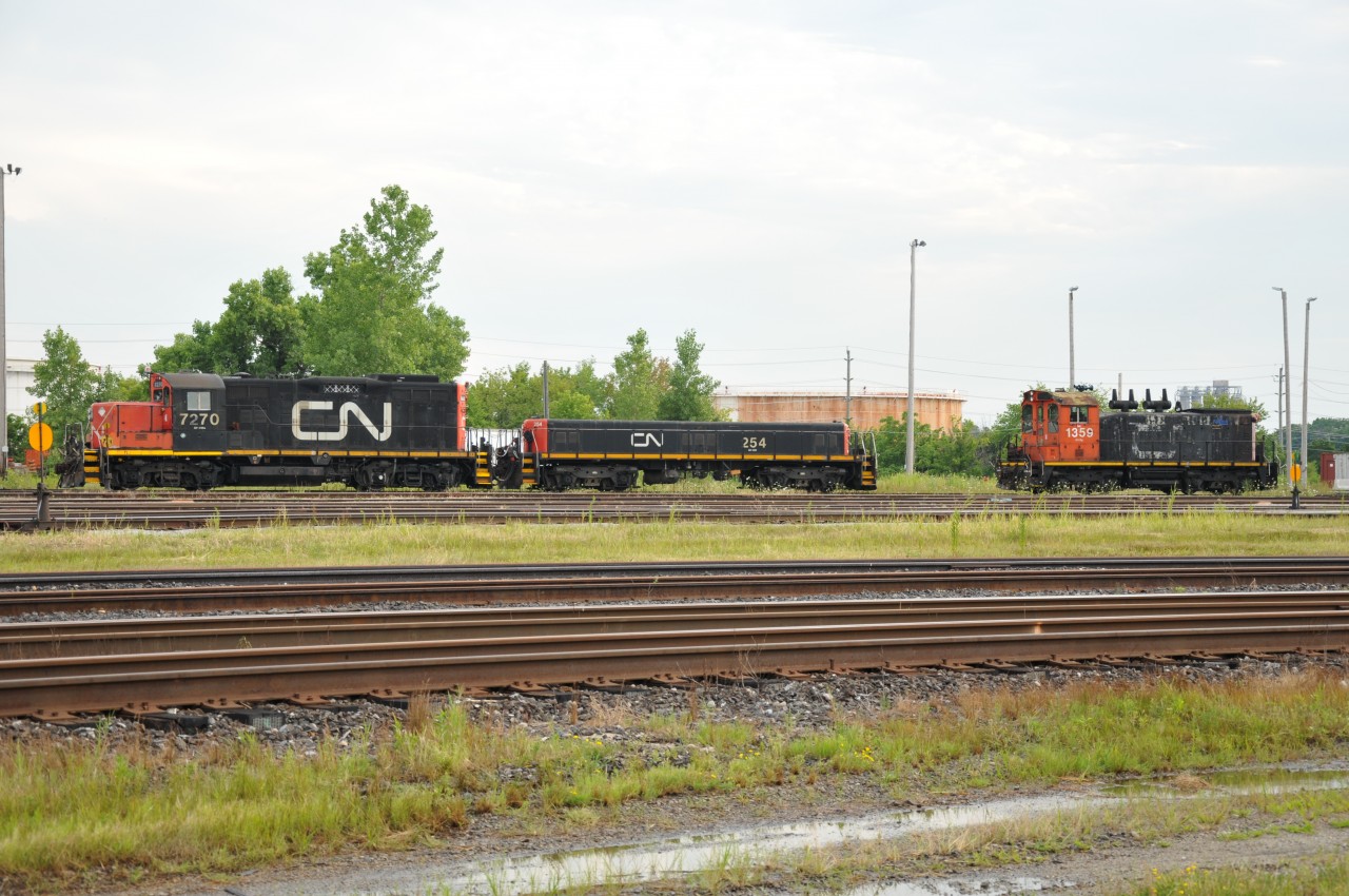 A scene straight out of the 90's! LDSX 1359 showing off her CN heritage sits with fellow CN GP9-slug combo.