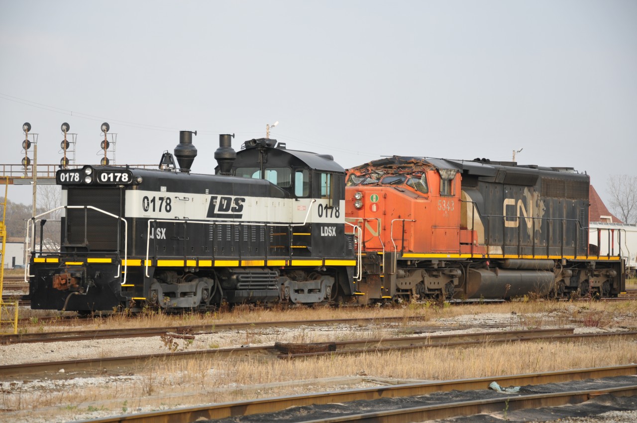 LDS has some work ahead of them with this CN SD40-2W. Apparently CN 5343 had it out with a coal chute and lost. This is the end result.