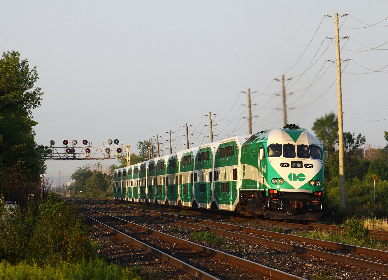 It's just after 7:30 am as we see a westbound GO deadhead movement fly through Bronte station en route Burlington to pick up more morning commuters. Four minutes after this train there was another westbound deadhead movement on the same track; in the span of about 15 minutes, there were four GO's and two VIA's. Not bad for train watching on the way to work!