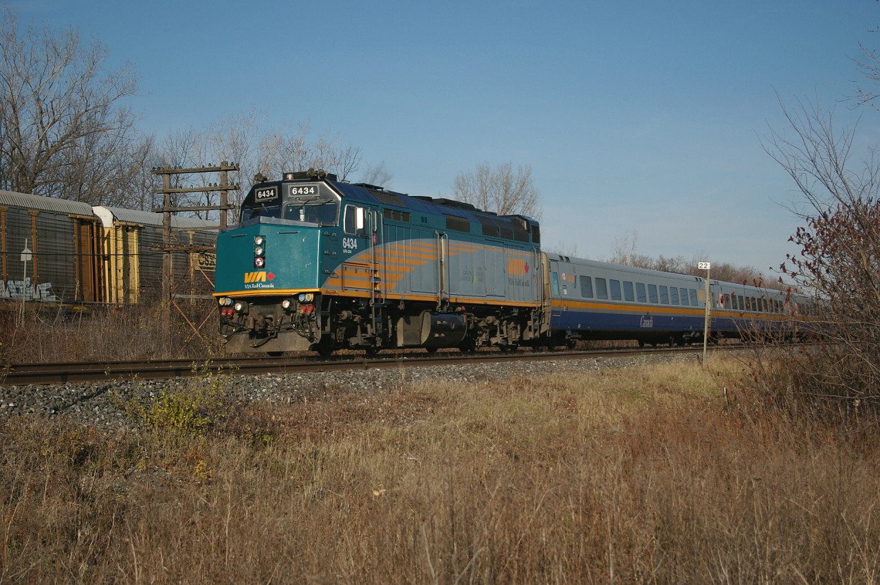 VIA 6434 pulling a consist of LRC cars and... the Mother Parkers Pacific car. Unfortunately, I only became aware of that at the last second and wasn't able to get a photo of the historic car.