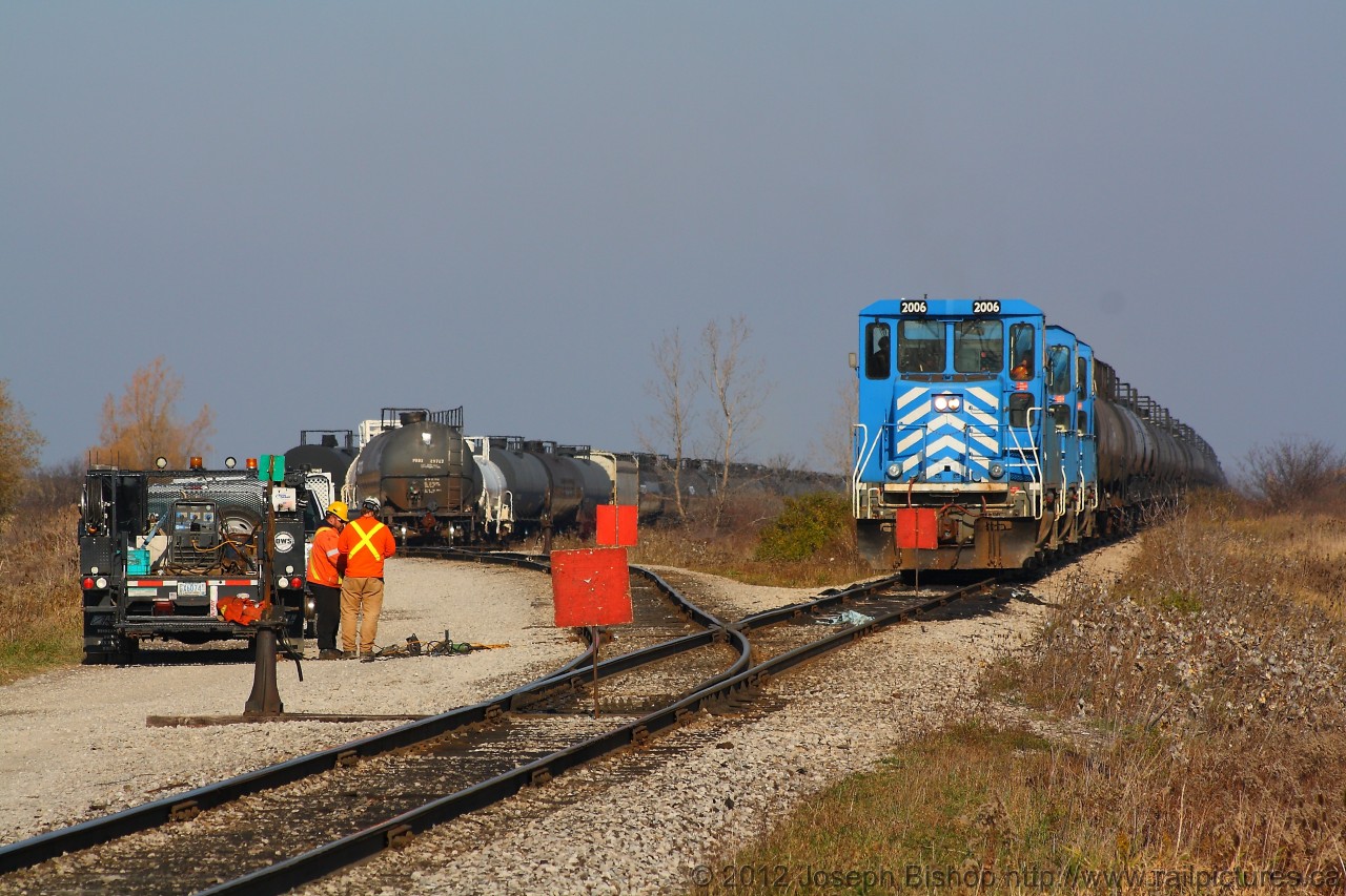 Good fortune was with me this morning, a MOW crew had to be called to do some work on the main yard switch at Garnet which caused the crew of SOR 598 to not be able to start work until they were done fixing the switch.  Here we can see SOR 598 waiting patiently on the main and the two workers discussing their options for the work.