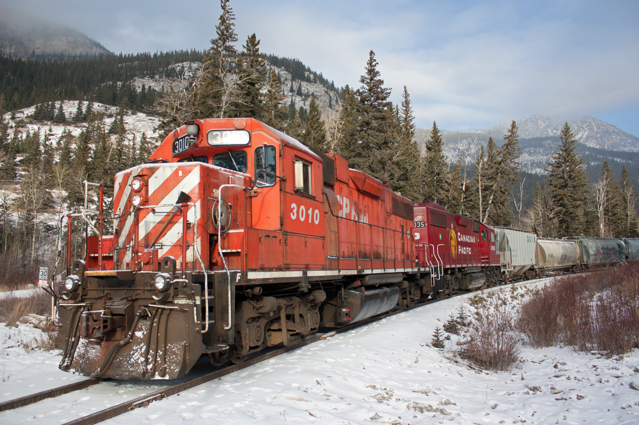 CP 3010 stops before crossing highway 1A just west of Exshaw after servicing the Baymag plant. They will then go back onto the main, Laggan Sub at Gap Lake, and reverse back towards Exshaw.