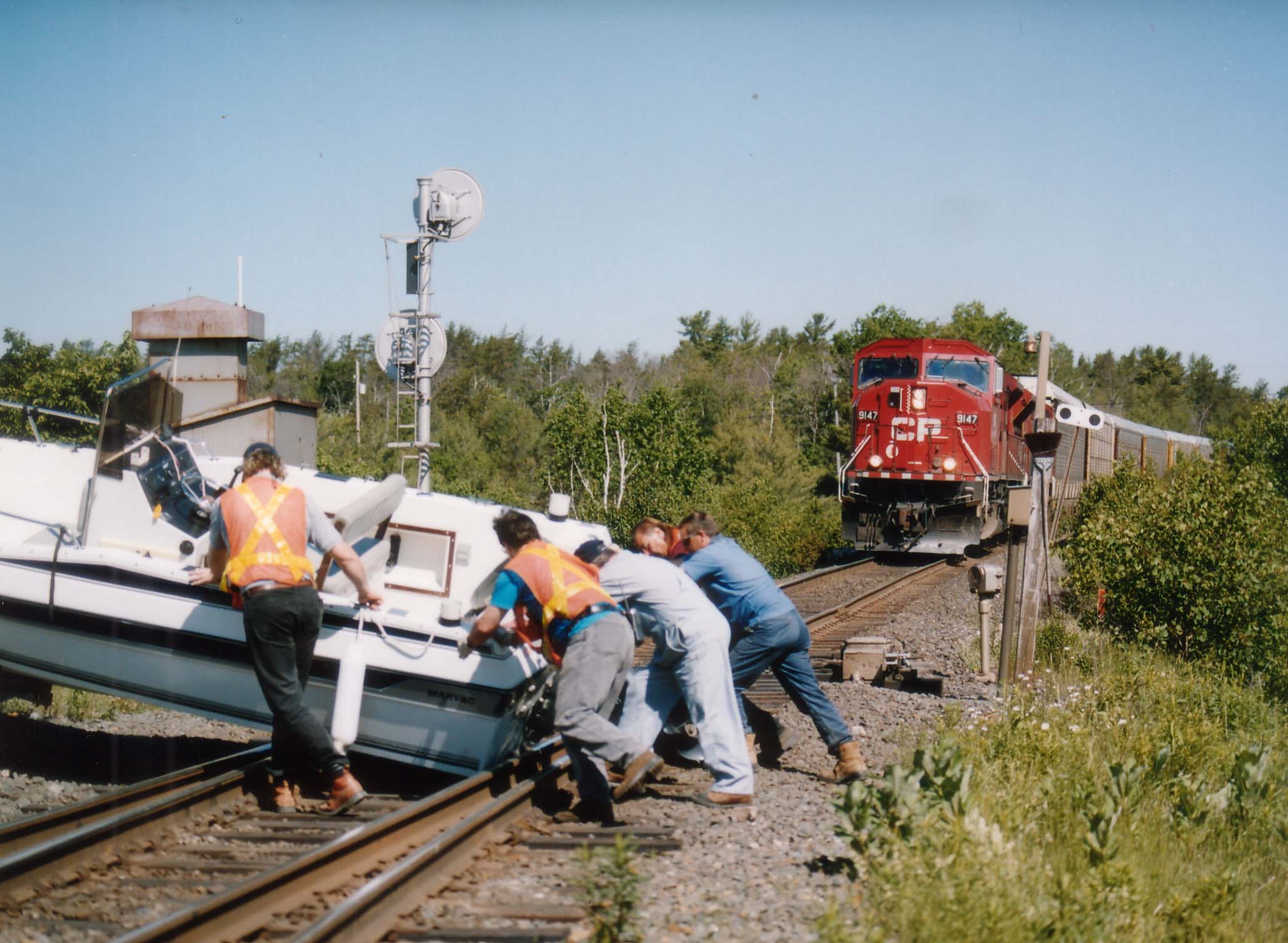 Railpictures.ca A.W.Mooney Photo A close call for all concerned