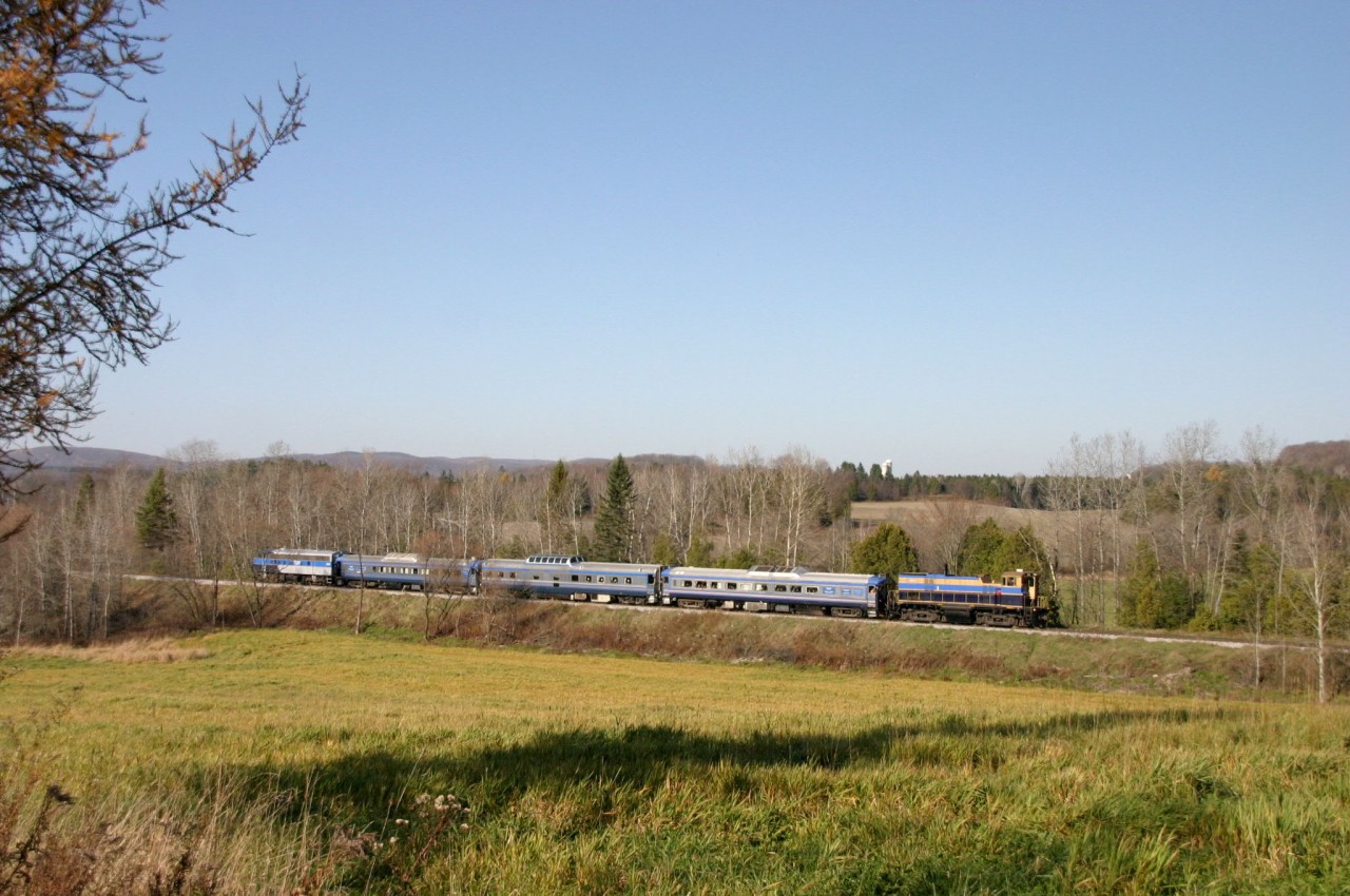 The Orford Express on way to Coaticook for the last day of this seasonal round trip !