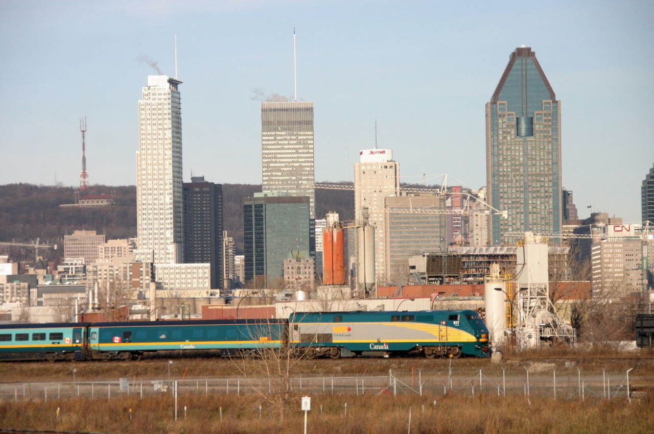 The VIA 620 on way to Québec City , with the Montreal skyline behind !