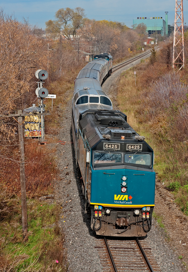VIA6425 brings up the tail end of the CFL train as they rip up the Newmarket at 70 MPH for Barrie.