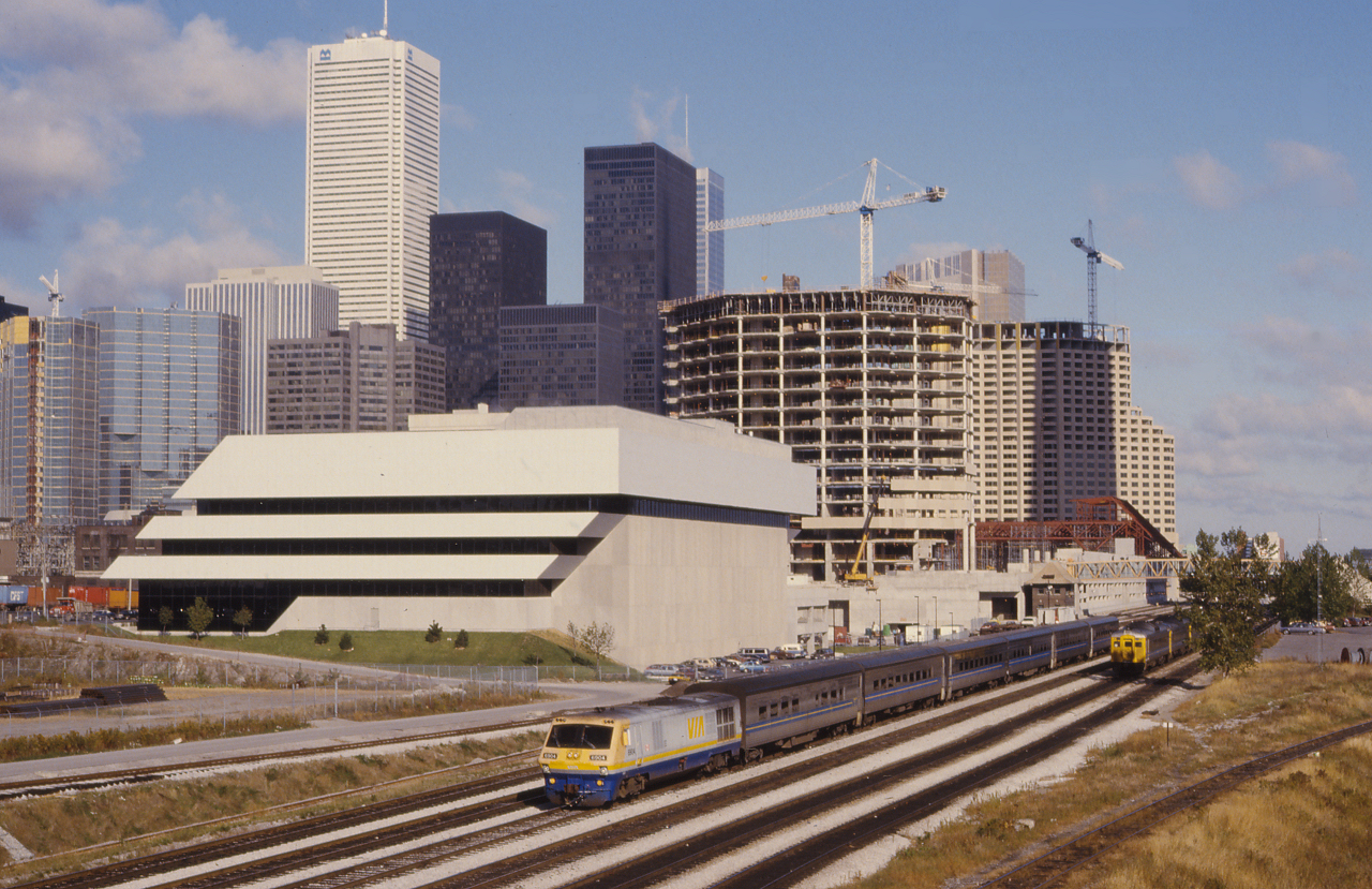 VIA 75 departs Toronto for Windsor with an LRC 6904 pulling Tempo coaches