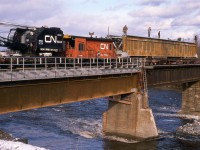 Moving quick on the bridge to unload a girder between 2 trains,I watched them during 2 days,they would,nt delay the traffic at all.