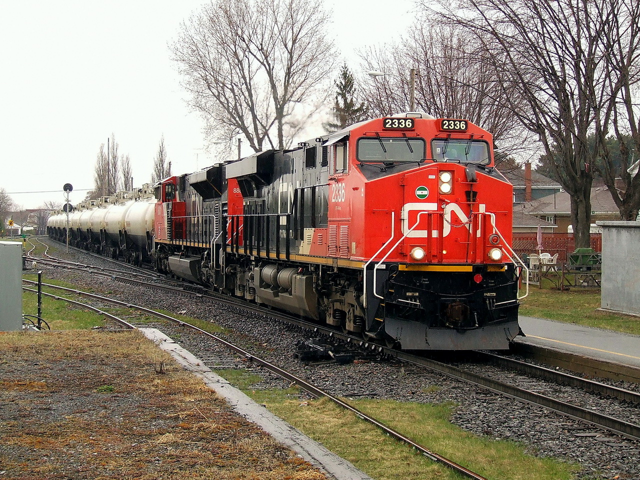 CN 782 with its snow shovel and broom still adorning the front is doomed to end sometimes in Jan 2013 I was  told,the pipeline takes over.