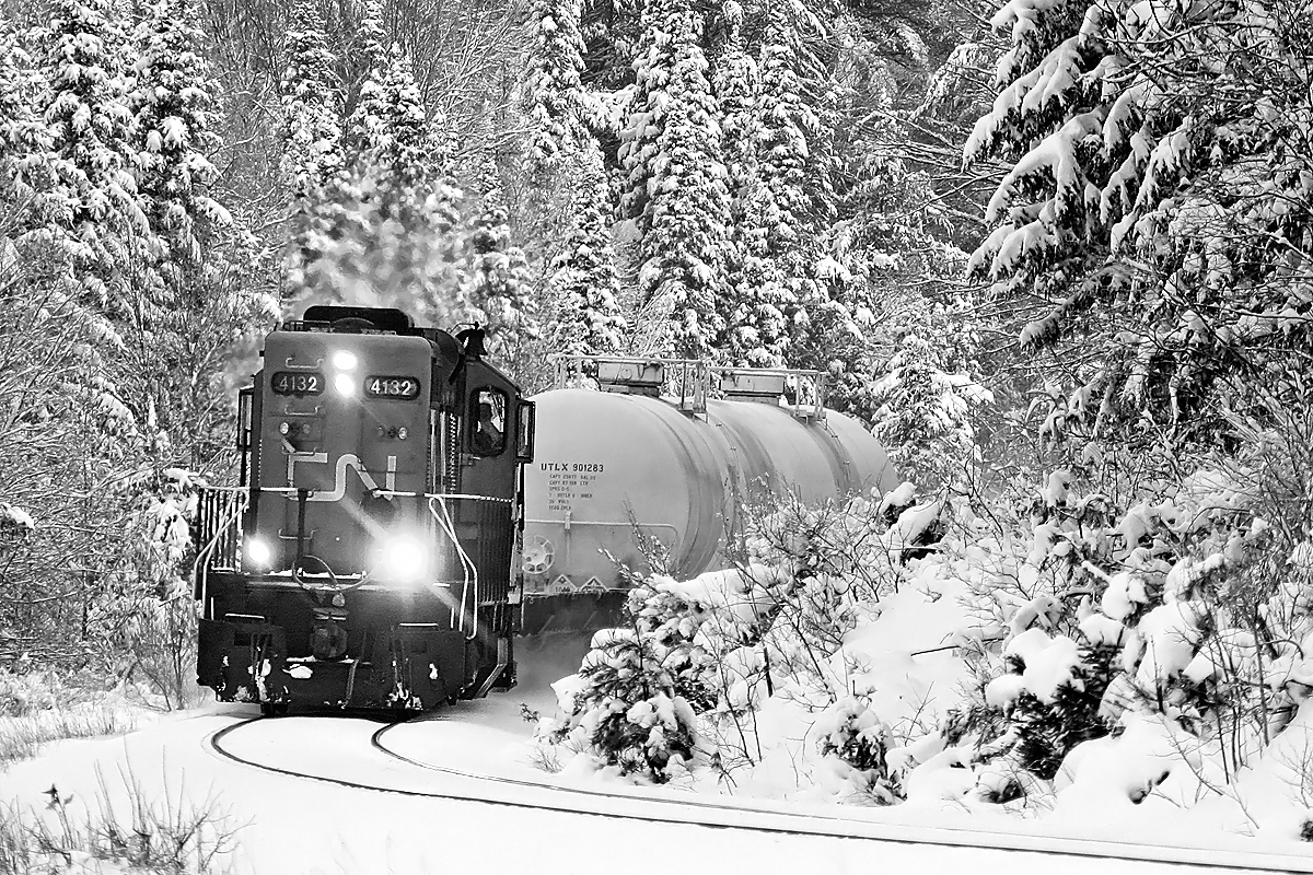 CN 595 hits the big curve at Utterson heading south on one of its twice-weekly jaunts down to Washago/Longford Mills, the day after a bit of a snowfall took away the "blah" from the landscape.