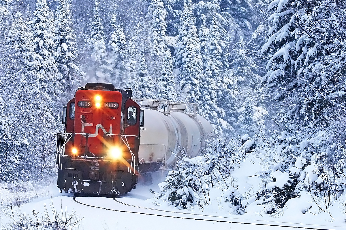 Running long-hood forward, the grimy face (rear?) of 4132 contrasts sharply with the bit of snow that fell the previous day clinging to the trees as 595 makes its way south to Longford Mills.