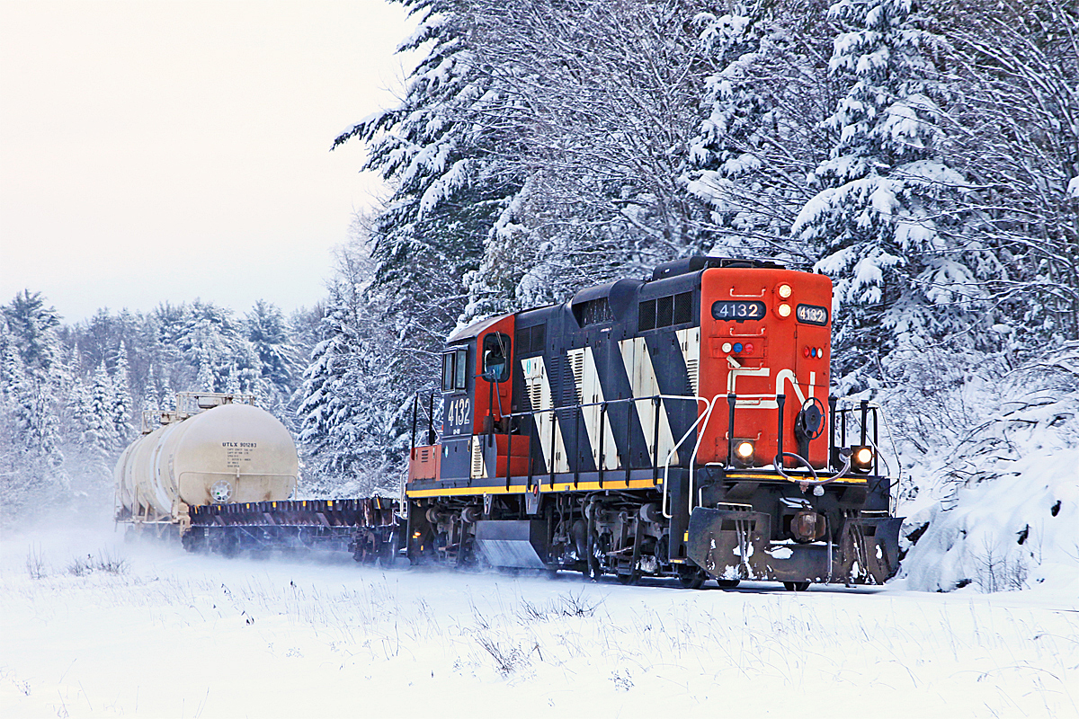 Railpictures.ca Wayne Shaw Photo CN 595 hits the big curve at