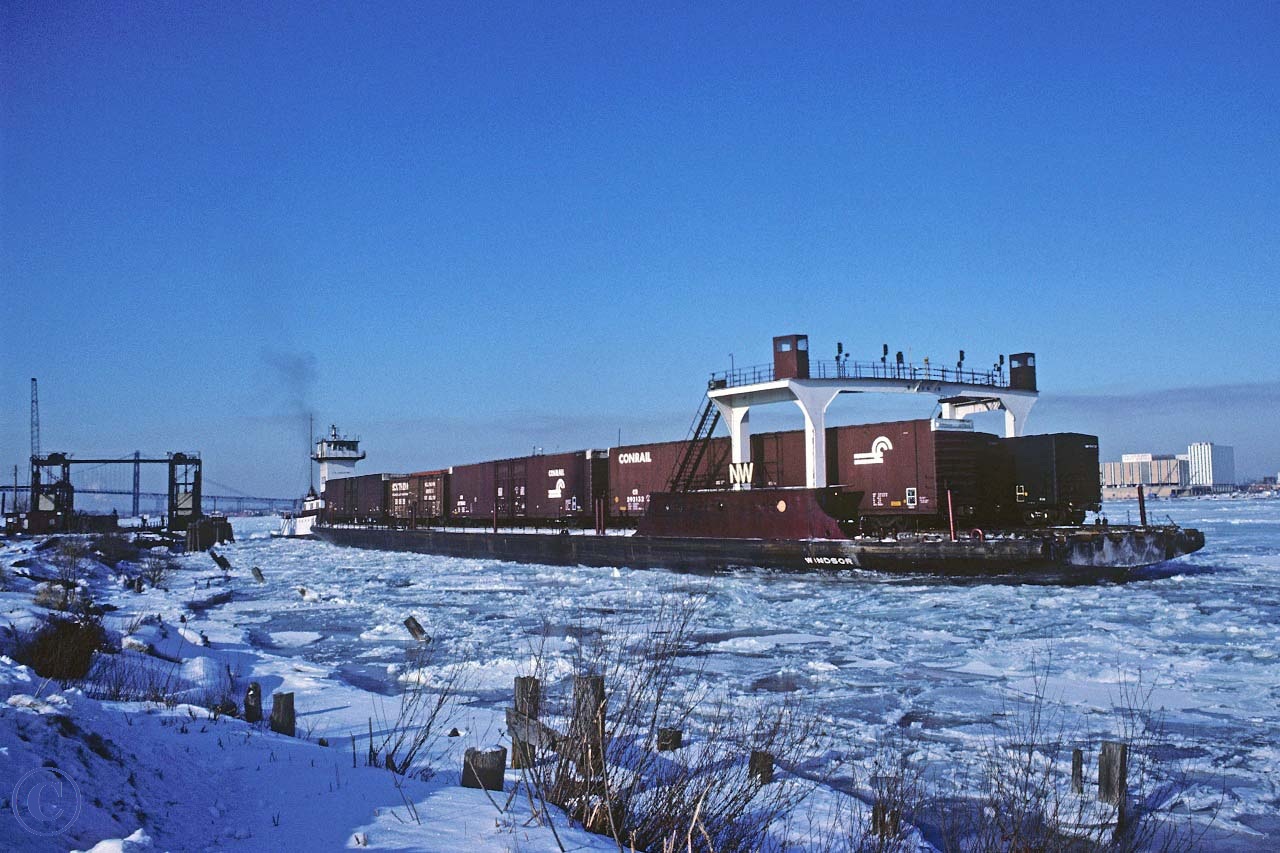 Railpictures.ca Earl Minnis Photo Heavy ice on the Detroit River
