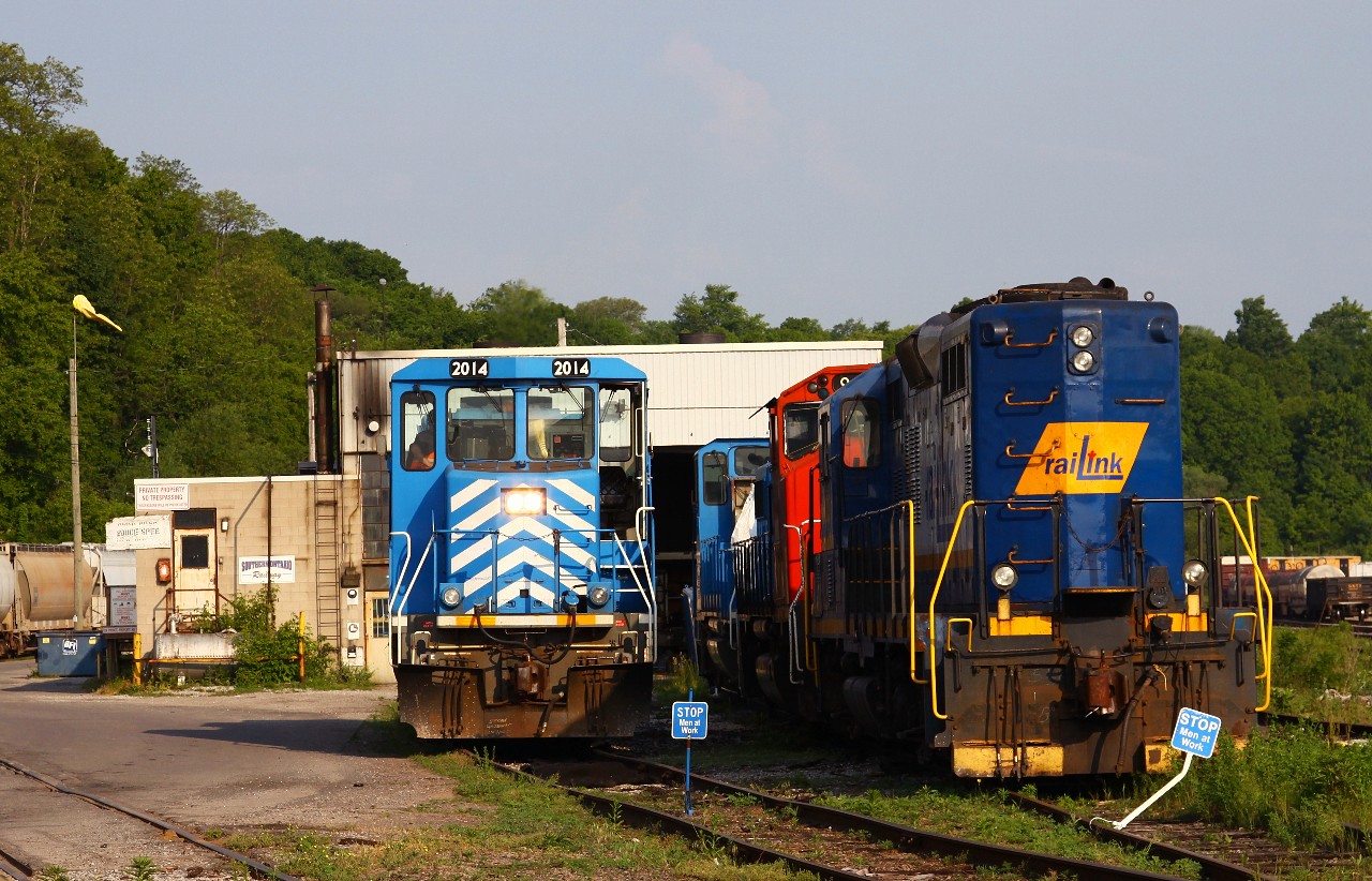 In for a checkup: SOR employees fire up CEFX 2014 and move her into the old ex-CN shop for some minor running maintenance. Sister 2019 is a bit worse off, sitting dead sans hood and main generator. Also on the next track over is ex-CN GP40-2W 9431 and RLK 4003, which on the property a couple of days earlier from the CBNS.
