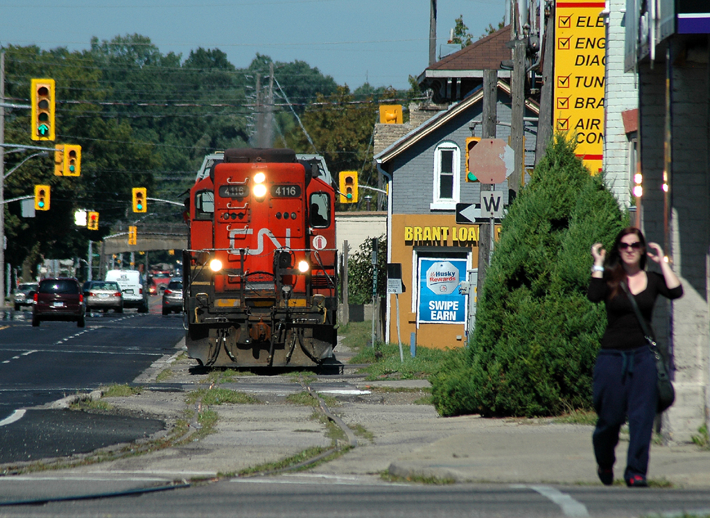 580 making yet another trip down the Burford Spur with 5 cars
