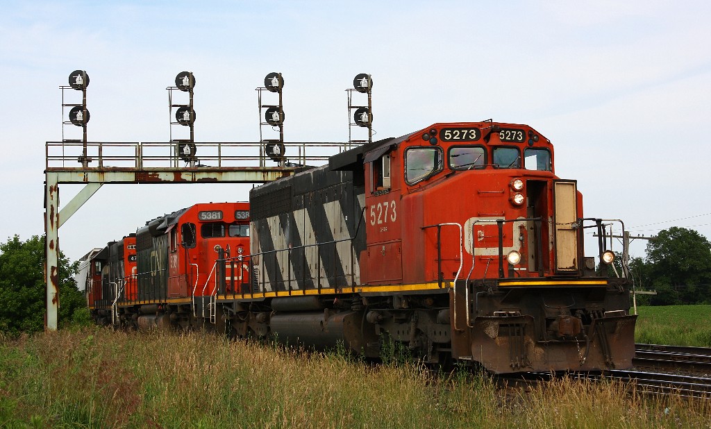 It's not to often you see an SD-40-2 on CN, much less two. This is the last I saw an SD-40-2w and my first time at Paris West. I guess it's a lucky place.