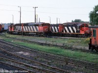 In better times, power for road, local, and yard jobs lays over at the engine terminal at Niagara Falls. Visible are CN CN 5453-5116-1391, 4123-4138, 7276-234. All are at rest except 7276 and 234 seen drilling the yard on the extreme left. The maintrack, the weeds, and the willow are all that remain. 1700hrs.