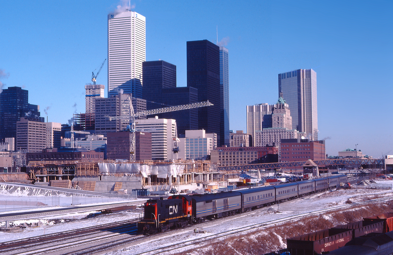 CN 8516 shuffles a Tempo trainset between the coach yard and the station.