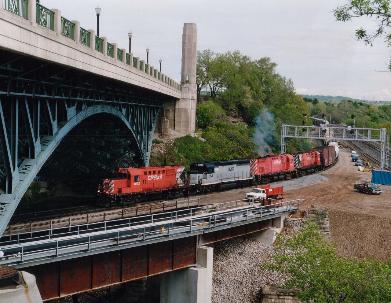 Southbound CP train headed for Kinnear Yd passes Desjardins (the CN Oakville connction)as well as the construction for anticipated GO Transit traffic of the future. CP 1832, HLCX 663, CP 4215 and 4207; train number not recorded.
The lead unit was off the roster by 1998, the leased unit returned and the two C-424s retired in 1996.
This view at the High level Bridge off York Blvd is somewhat marred now by lightposts and other fixtures, as a public footpath was constructed under the bridge a few years back.