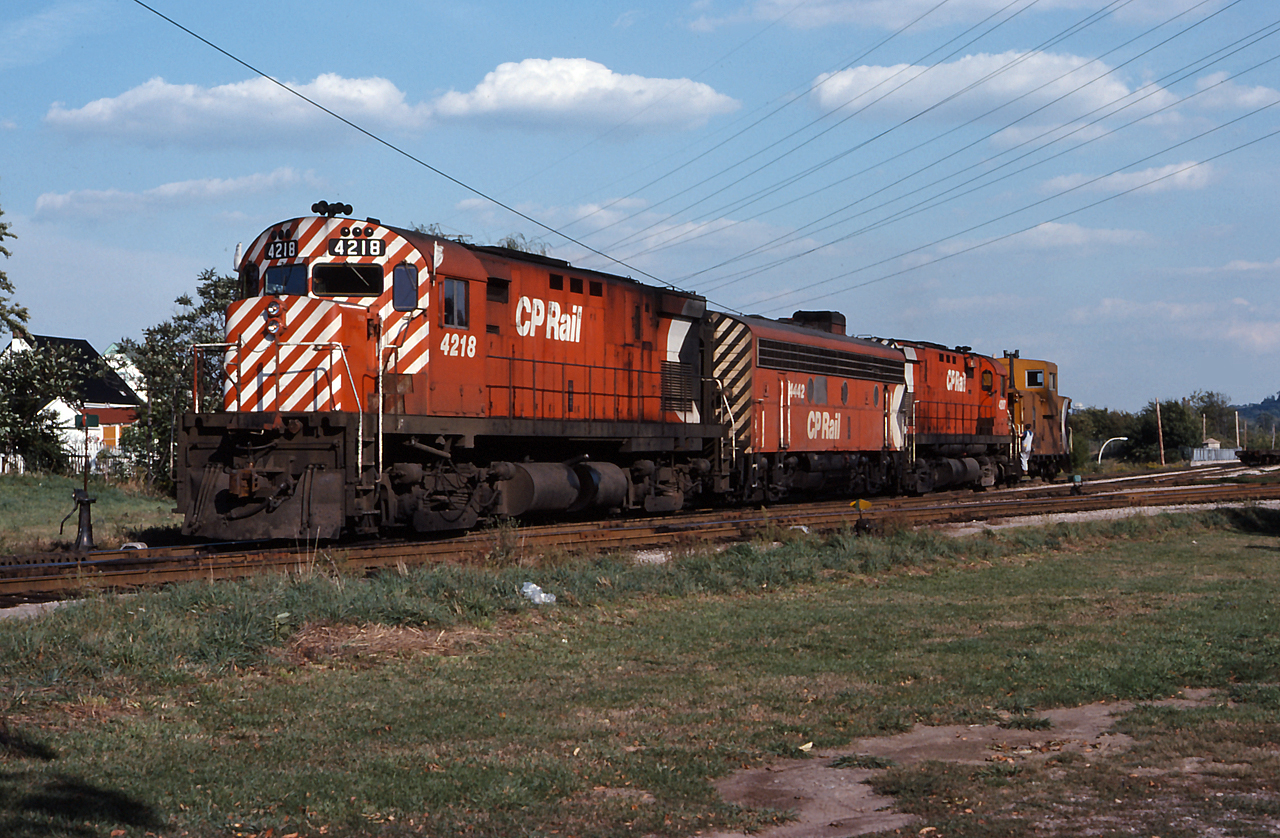 CP 4218, CP 4442 amd CP 4207 just came in on the Starlight from Toronto.