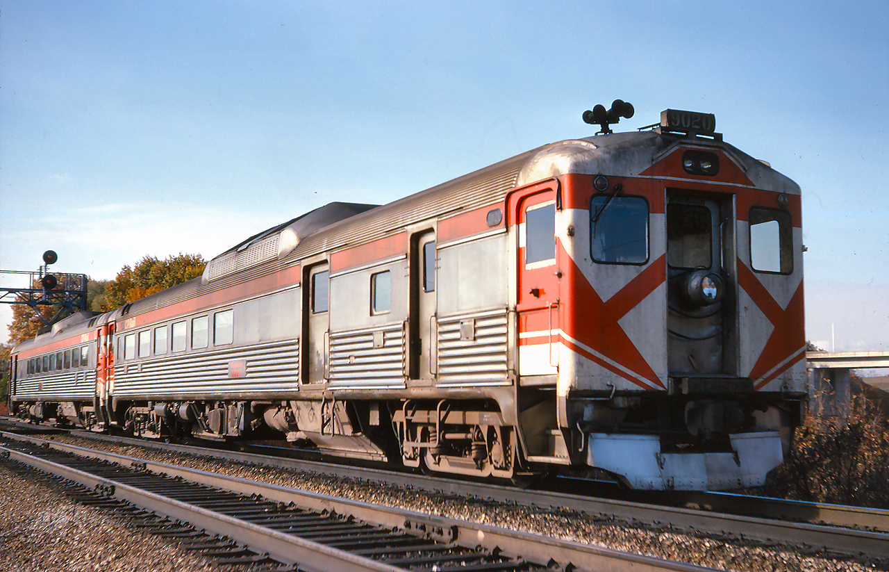 CP 9020 brings up the rear of CP train 321 at Bayview