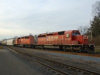 T69 arrives with it's usual cars and a pair of SD40-2's (CP 5950 - CP 5719) 
