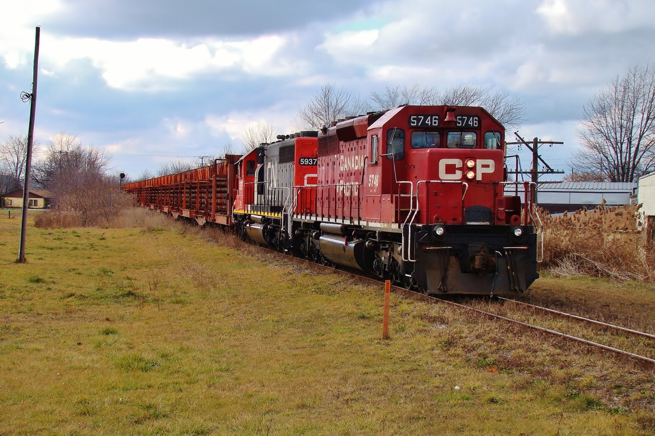 CP 5746 along with GTW 5937 back down through Tilbury with an empty rail train ready to be loaded with 7 more miles or Rail from the CaSo. Within a week of this picture the rails will be gone.