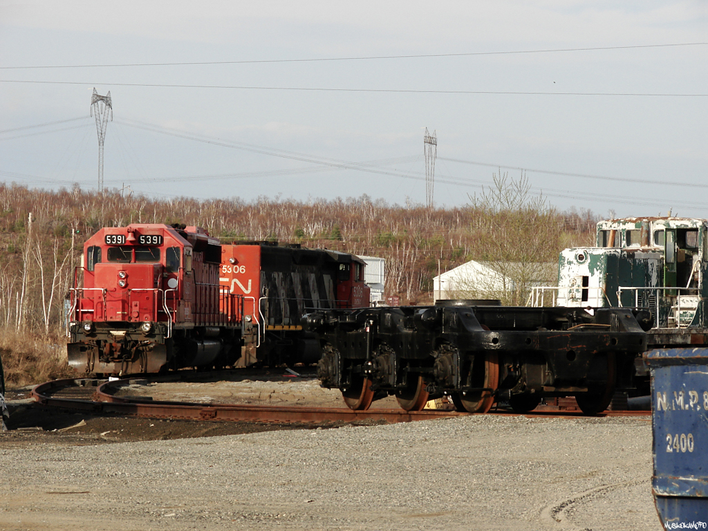 DESX 5391 and DESX 5306 sit in DESX's parts yard on the North East side of the city just off the CN Bala sub, accompanied by a freshly refurbished set of trucks. 5306 is now repainted and in service as DESX 5306 usually found on ballast trains across the Huron Central Webbwood sub, as far as I know DESX 5391 still sits in this parts/storage yard, and may have donated parts to get DESX's 2 SD40-2W's (former CN 5306 and 5309) in service.