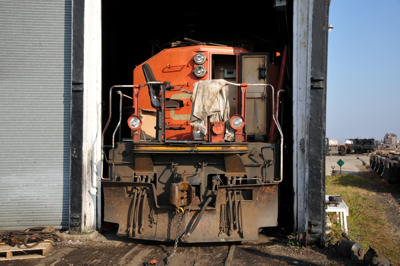CN 5343 is now without it's top half of a cab. LDS has been quick removing the damaged part of the cab and cleaning it up. Fabrication has already started on a new top half, and the SD40-2W should be back out on the open rails in no time. Also of note is NCLX 902 in the back ground completely in primer.