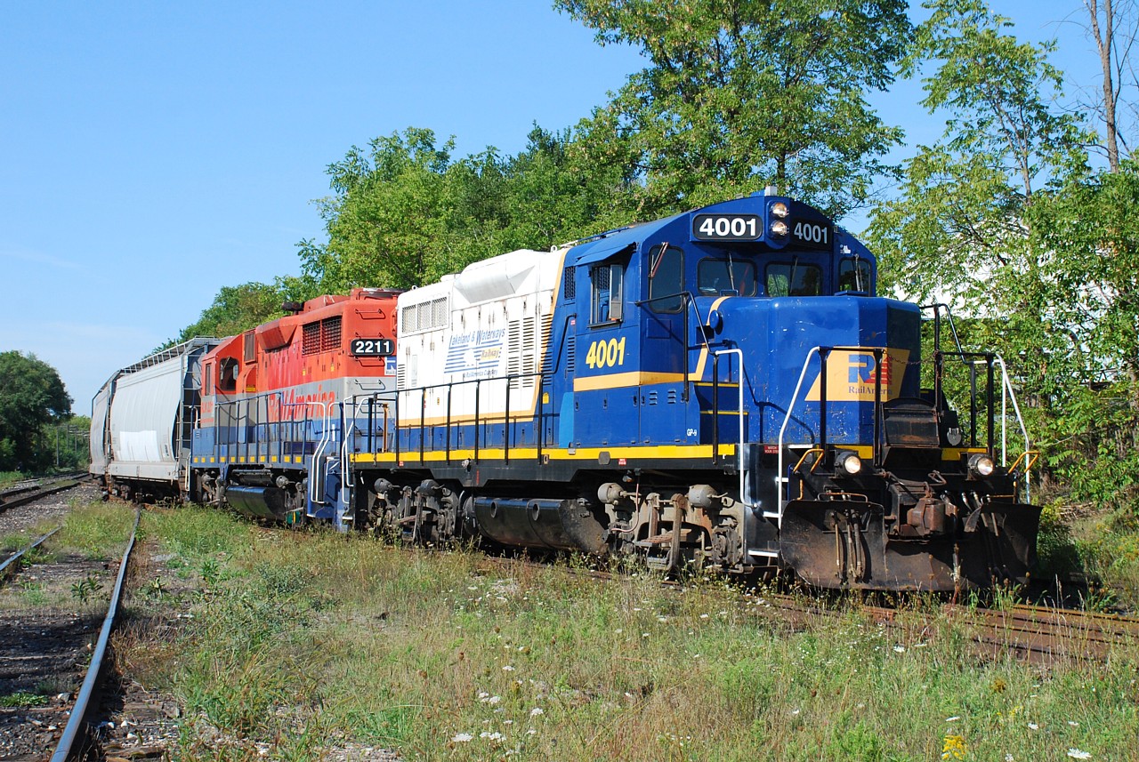 GEXR 580 switches off the Guelph Sub. and on to the Guelph North Industrial Lead at Guelph Jct.