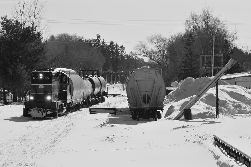 Barrie Collingwood Railway chase 3 of 7. Enroute to Collingwood the westbound freight rolls past the only other "major" customer on the line between Utopia and Collingwood; F.S. Partners in Stayner, who provides agronomy services. After spotting Canadian Mist distillers (tank cars) in Collingwood the freight would return with the single hopper for Stayner, pulling three cars and spotting the one.